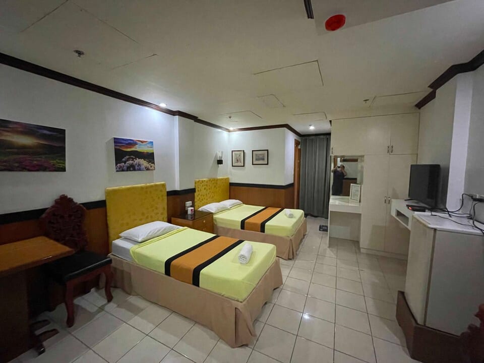 Suite | Free WiFi, bed sheets