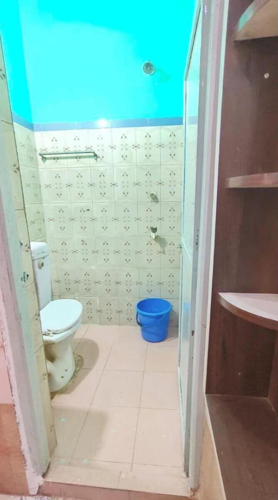 Shower, free toiletries, towels, soap