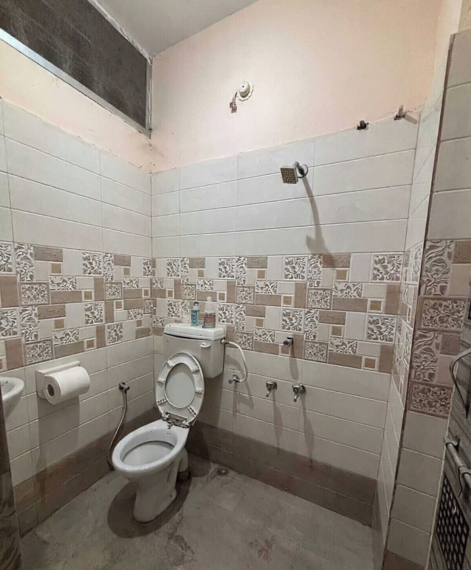 Shower, soap, shampoo