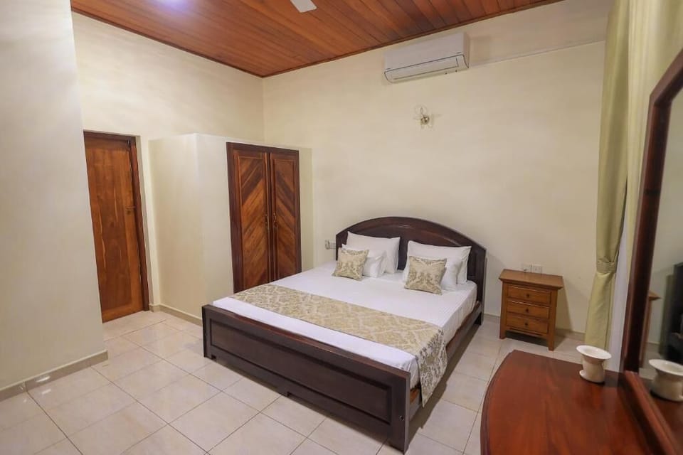 Blackout drapes, soundproofing, iron/ironing board, free WiFi