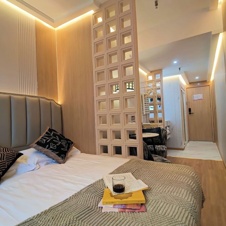 Superior Triple Room | Blackout drapes, iron/ironing board, free WiFi, bed sheets