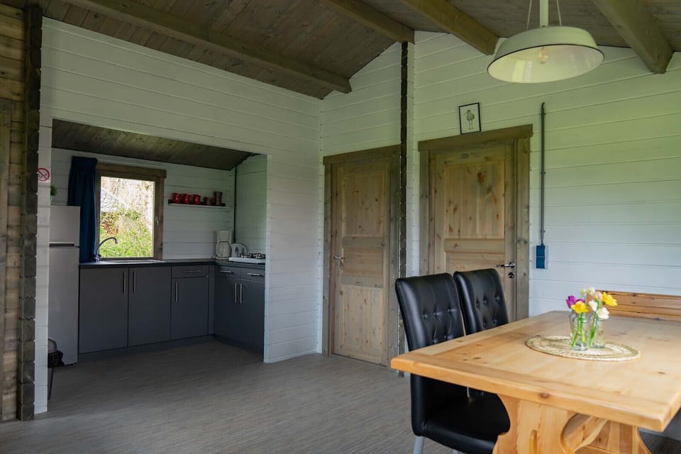 Camping Sudersé - De Skries - dining table and kitchen