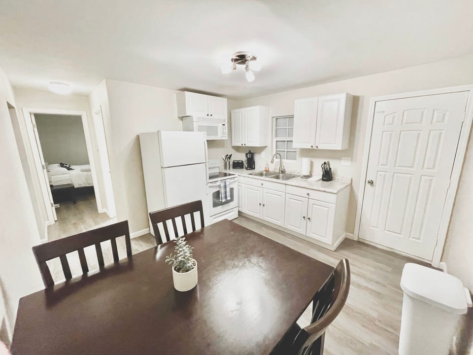Bungalow, 2 Bedrooms, Patio | Dining room
