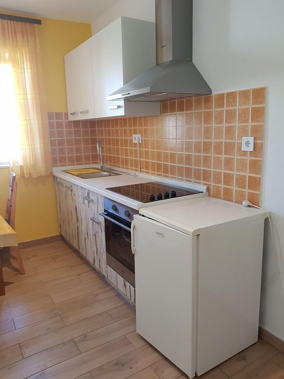 Apartment (A2) | Private kitchen | Fridge, stovetop, electric kettle, cookware/dishes/utensils