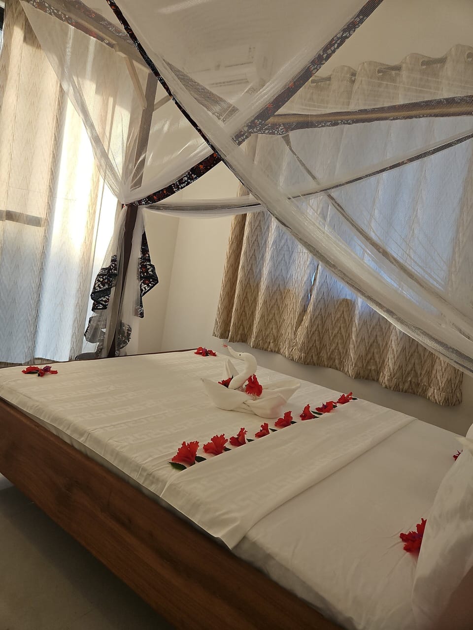 Basic Double Room | In-room safe, desk, iron/ironing board, free WiFi