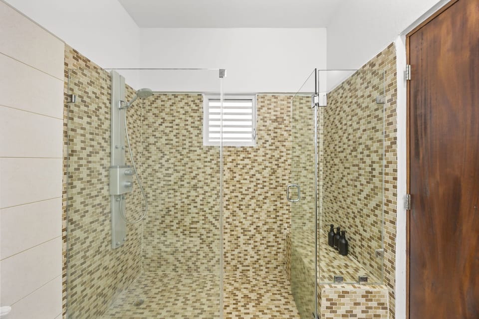 Classic Queen | Bathroom | Shower, hair dryer, slippers, towels