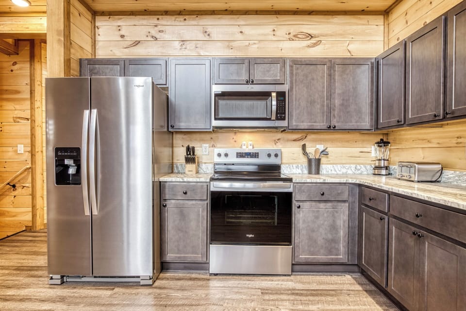 Cabin with a Mountain View in the Smoky Mountains "View to a Thrill" - Fully furnished kitchen with granite countertops and stainless steel appliances