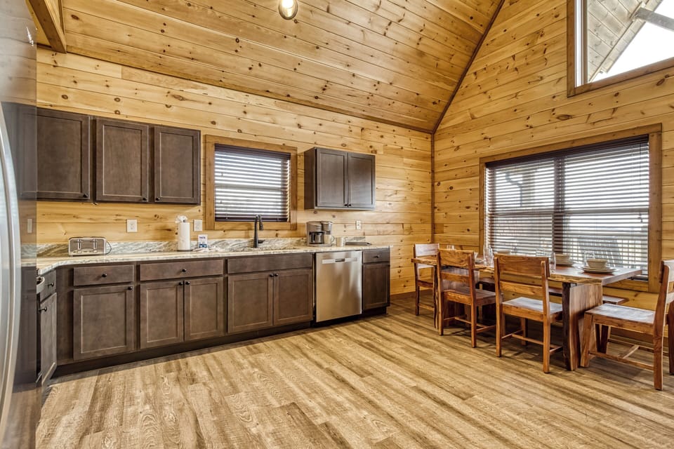Cabin with a Mountain View in the Smoky Mountains "View to a Thrill" - Fully furnished kitchen and dining area