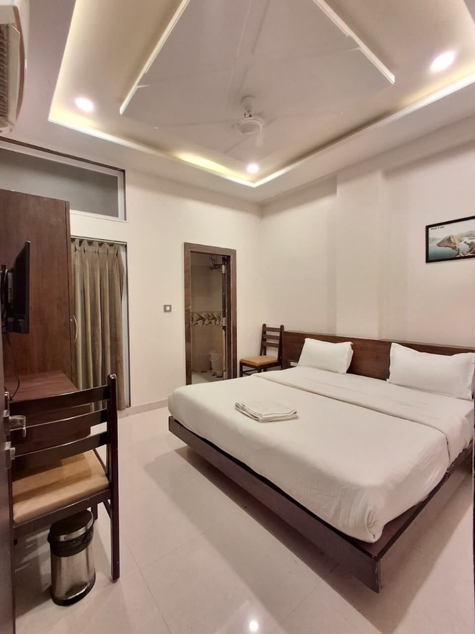 Deluxe Double Room, City View | Desk, iron/ironing board, free WiFi