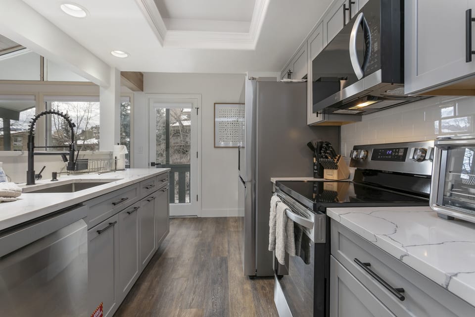 Condo, 3 Bedrooms | Private kitchen | Coffee/tea maker, fridge, oven, toaster