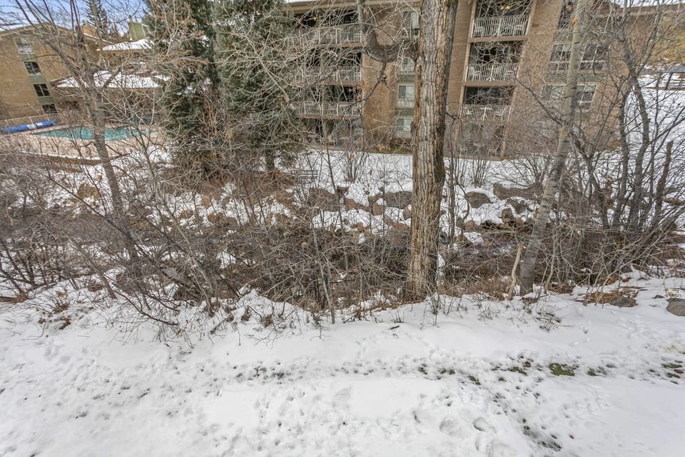 Condo, 3 Bedrooms | Property grounds