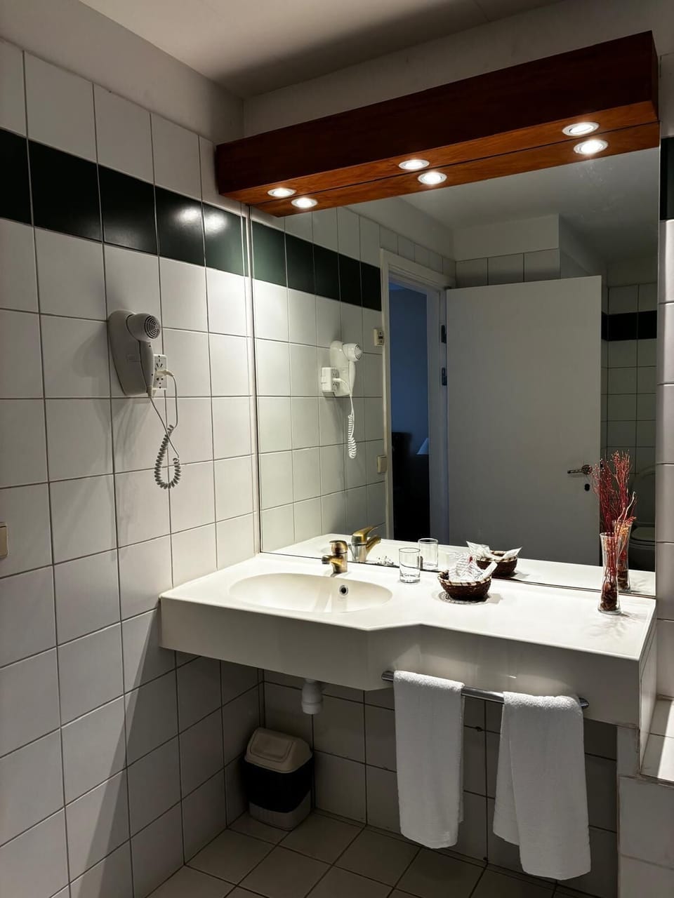 Standard Double Room, Pool View | Bathroom | Free toiletries, hair dryer, towels, soap