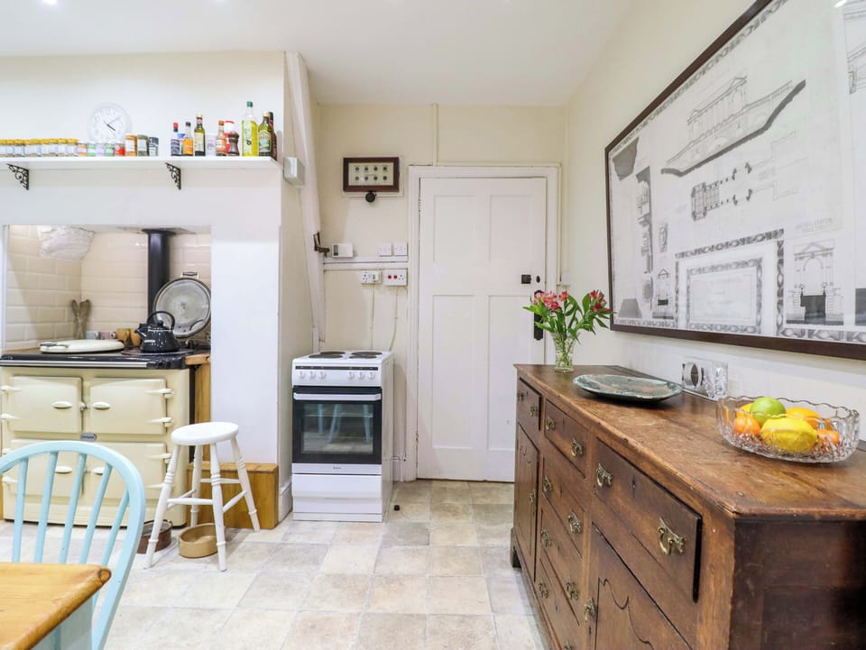 Dishwasher, cookware/dishes/utensils