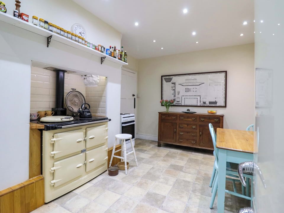 Dishwasher, cookware/dishes/utensils
