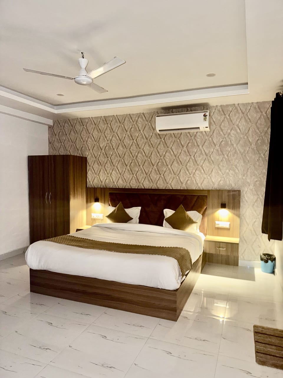 Deluxe Room, 1 King Bed, Balcony | Premium bedding, desk, laptop workspace, iron/ironing board