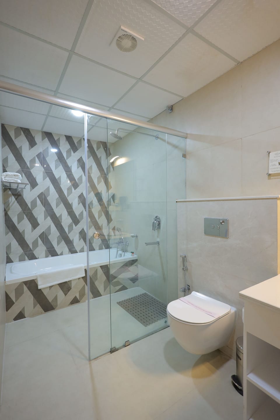 Premier Double Room, Pool View | Bathroom | Separate tub and shower, rainfall showerhead, free toiletries
