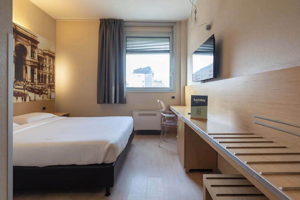Standard Double Room, 1 Double Bed | In-room safe, desk, WiFi (free)