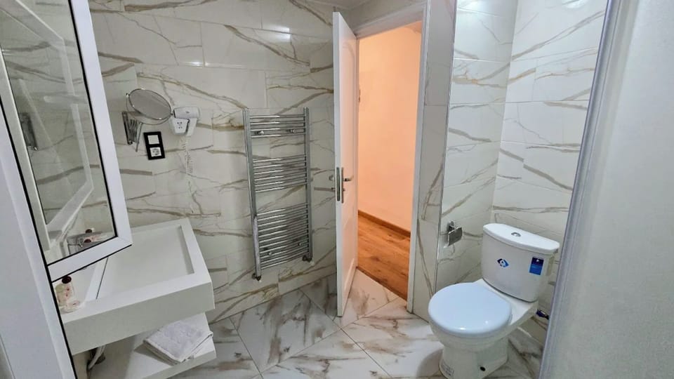 Double or Twin Room | Bathroom | Free toiletries, hair dryer, towels, soap