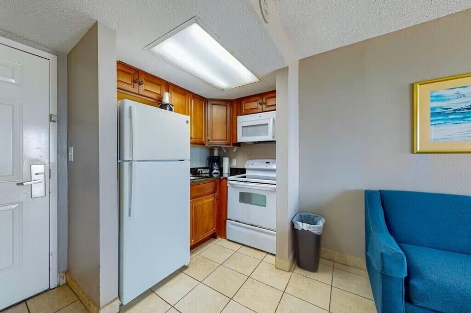Fully equipped kitchen with full-size appliances and storage