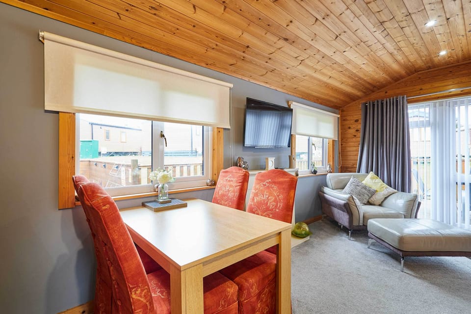 Cairnswood Lodge, Felton - Host & Stay