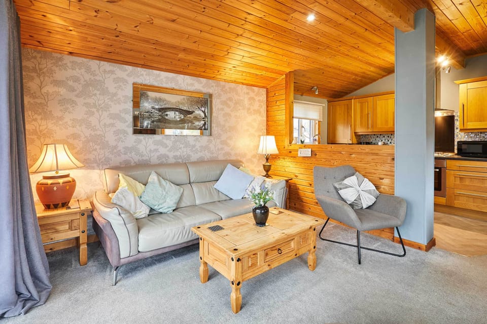 Cairnswood Lodge, Felton - Host & Stay