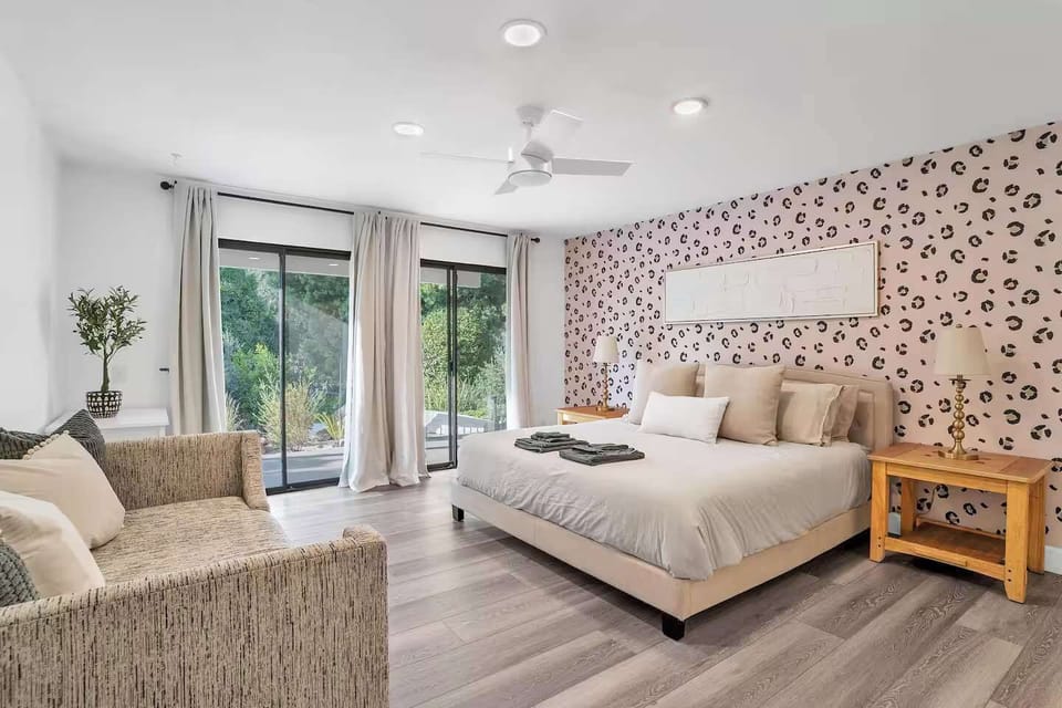 Downstairs Master Bedroom with King Bed and Twin Daybed