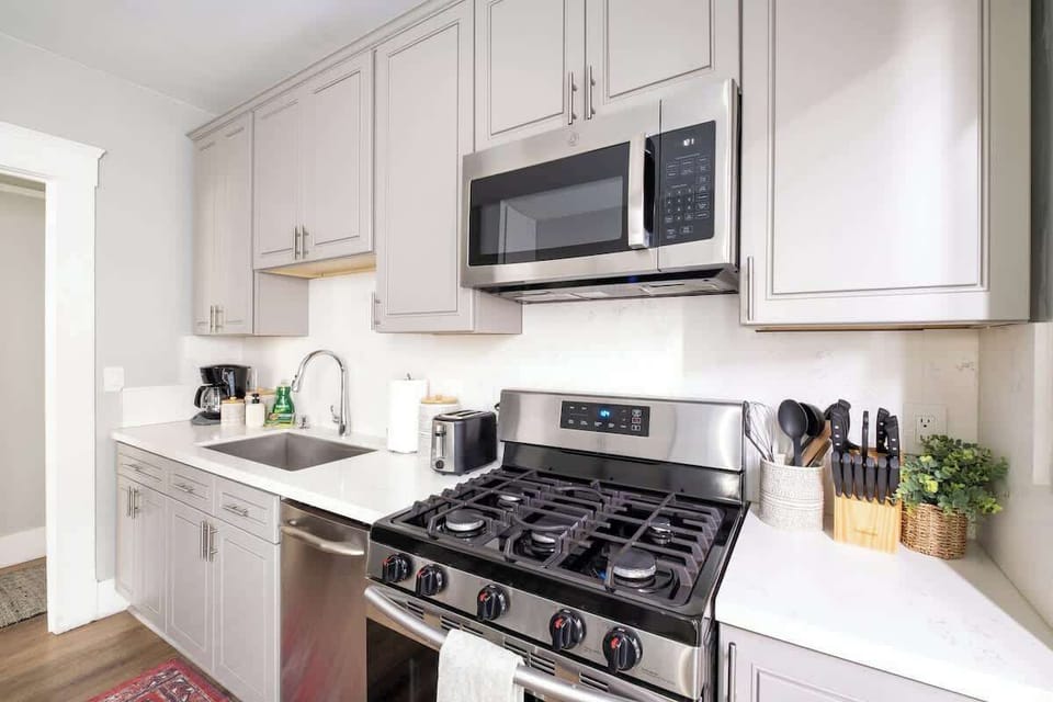 Stay in and cook up delicious meals in the modern, fully equipped kitchen 