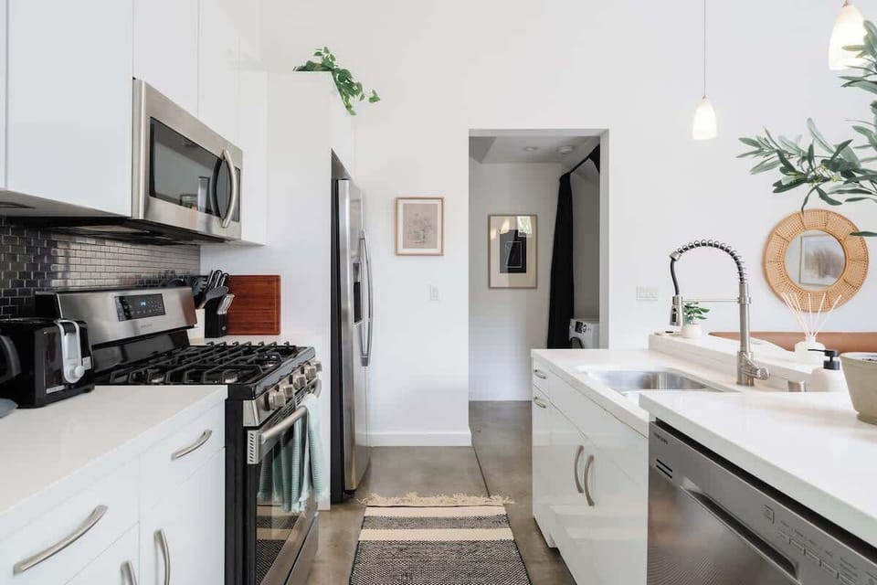 No need to do the washing up with a hand dishwasher on hand