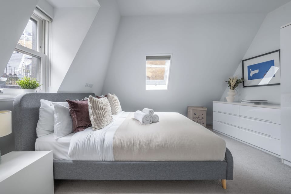 Chic 1BR Close to Tower & Thames Apartment in London