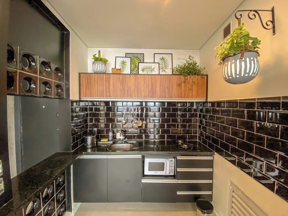 Moderna cozinha. Equipada com todos os itens necessários para tornar sua estadia mais confortável.