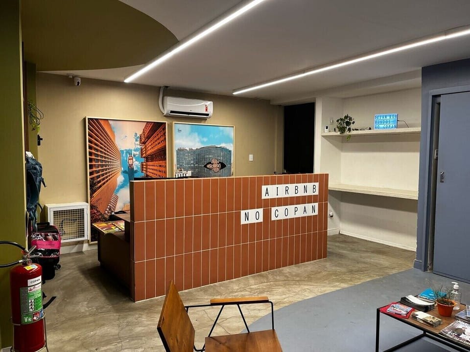 Espaço exclusivo para hóspedes -- Área dedicada para uso antes do check-in ou após o check-out, com internet de alta velocidade (600Mbps) e armários para bagagens. Consulte os horários de funcionamento.