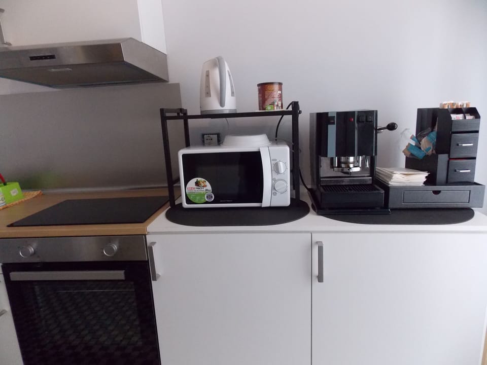 Deluxe Double Room, Balcony, Sea View | Private kitchen | Mini-fridge