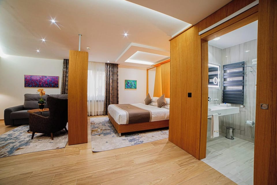 Premium bedding, minibar, in-room safe, desk