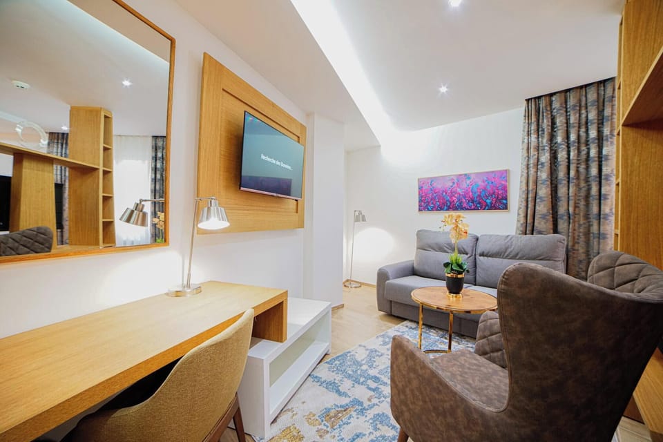 Premium bedding, minibar, in-room safe, desk