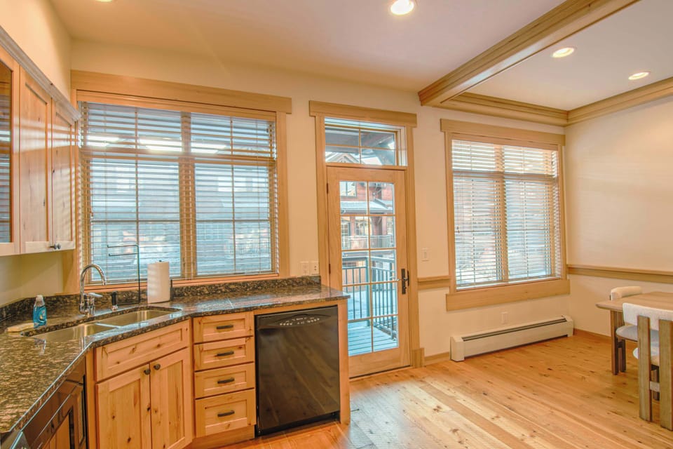 Kitchen: Keurig, cooking utensils, tableware