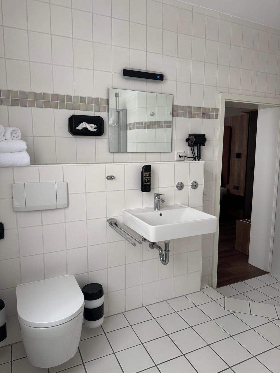Deluxe Single Room, Private Bathroom, Courtyard View | Bathroom | Hair dryer, towels, soap, shampoo