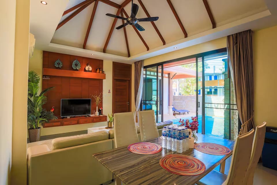 Comfort Villa | In-room dining
