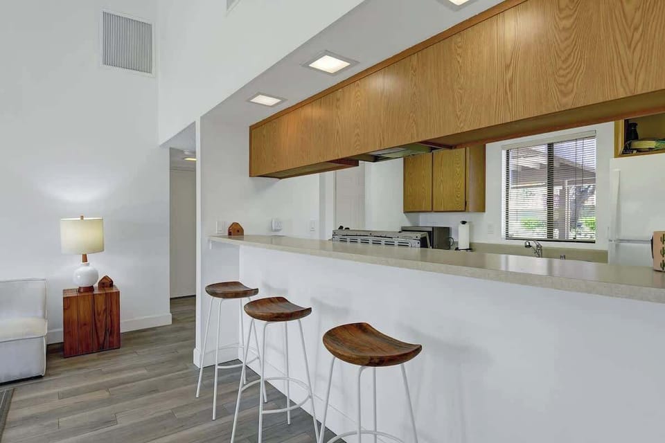 KITCHEN BAR TOP