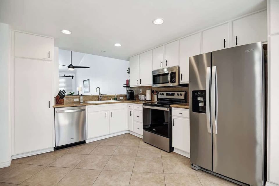 KITCHEN CONTINUED.jpg mls