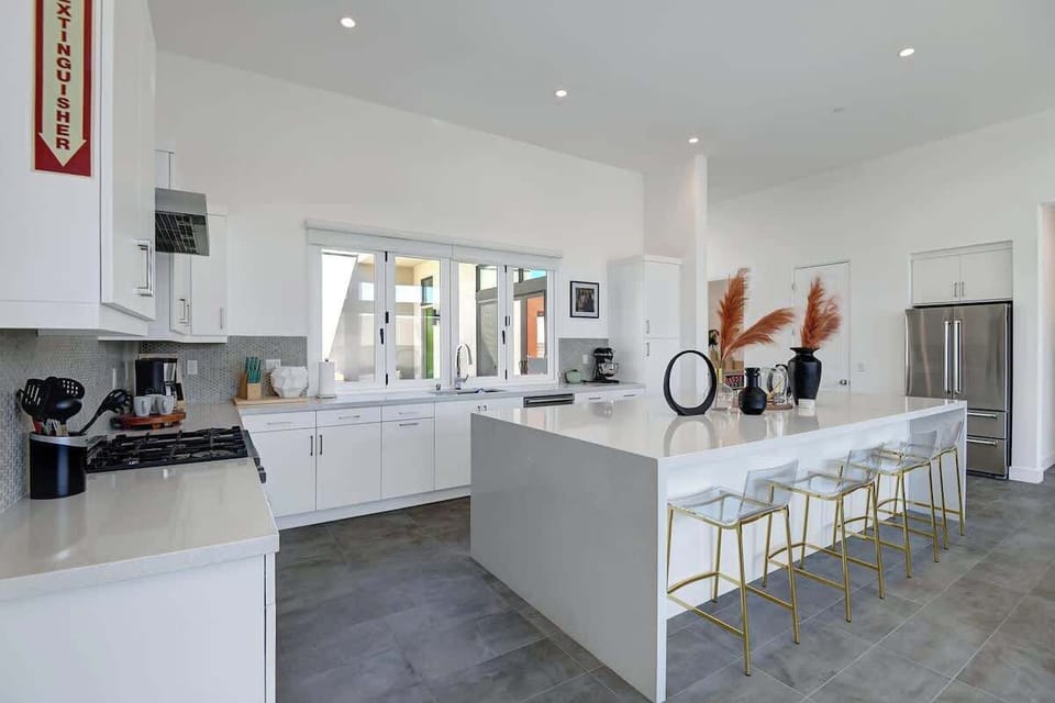 KITCHEN REVERSE