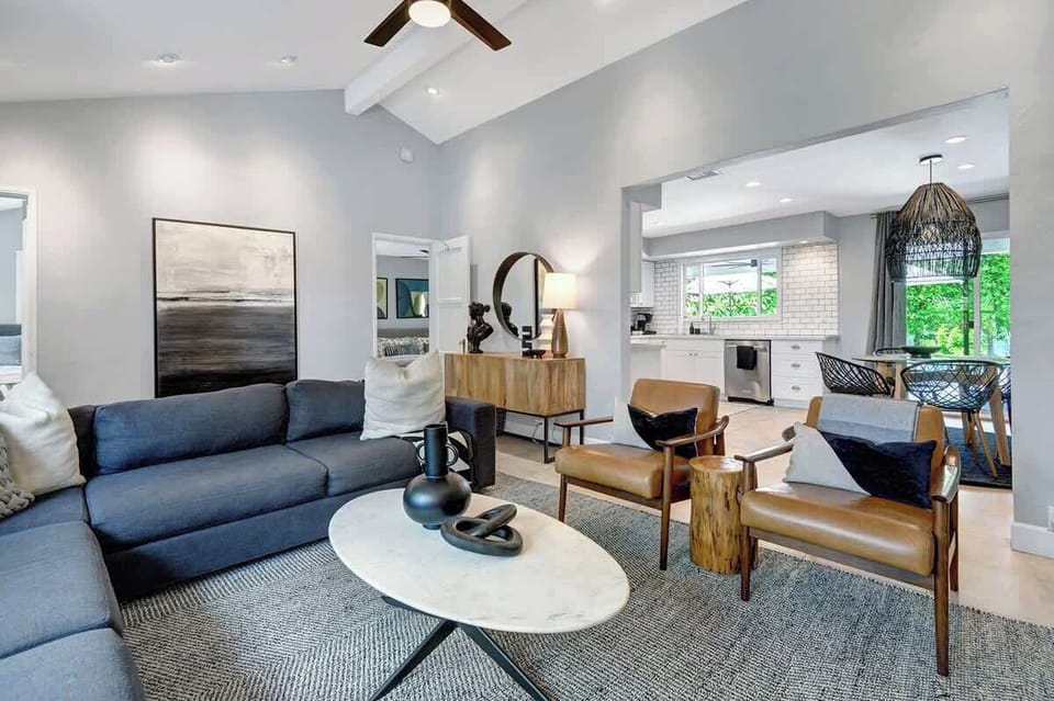 LIVING ROOM REVERSE