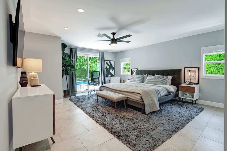 MAIN BEDROOM