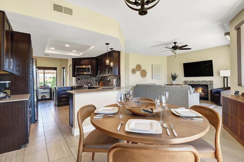 DINING SPACE REVERSE.jpg mls