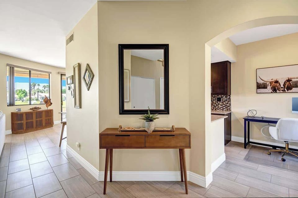 ENTRY WAY.jpg mls