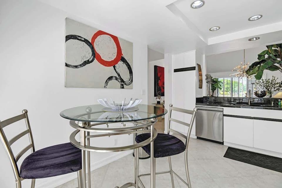 KITCHEN TABLE REVERSE.jpg mls