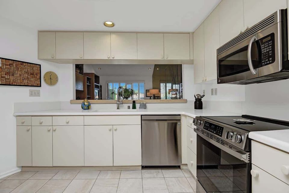 KITCHEN CONTINUED.jpg mls