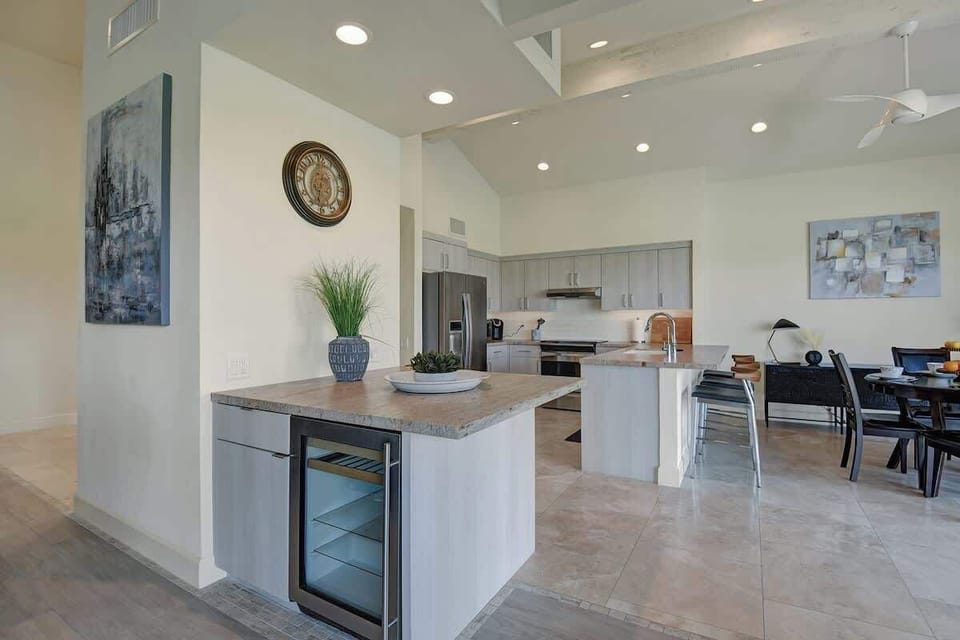 KITCHEN PULLED BACK.jpg mls