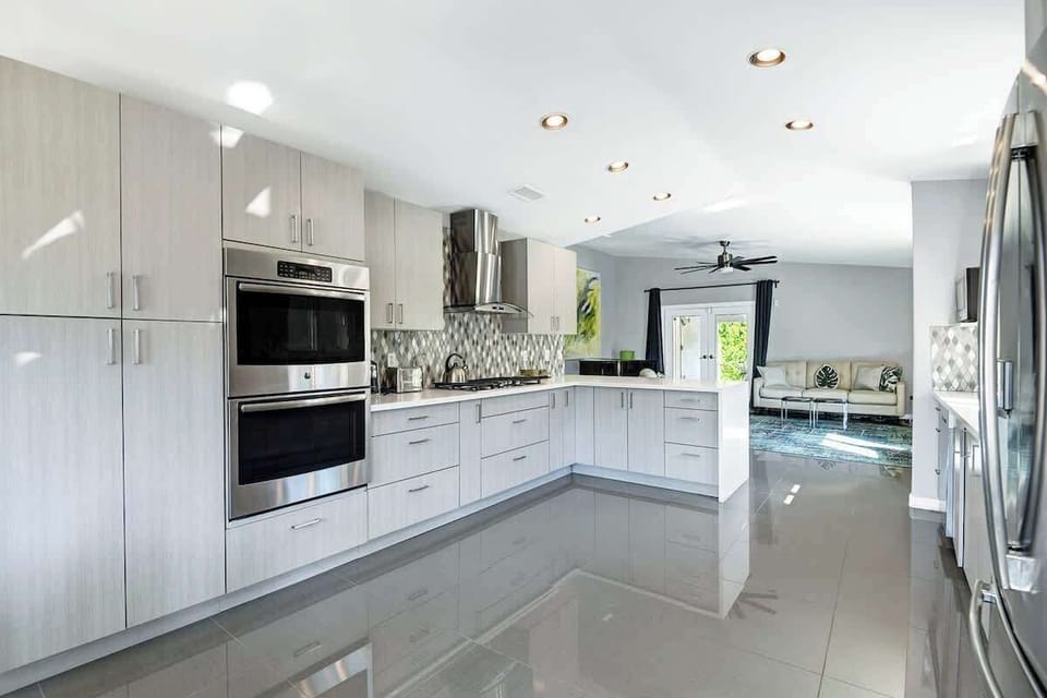KITCHEN REVERSE
