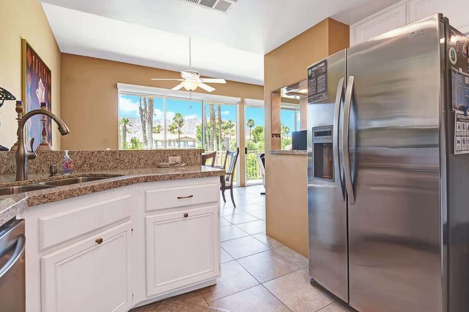 KITCHEN REEVERSE