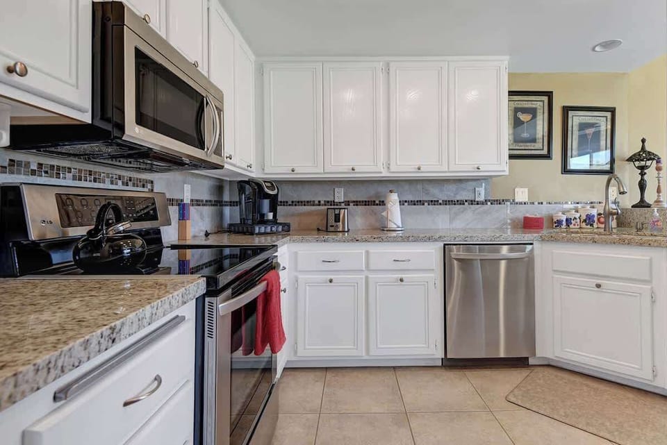 KITCHEN CONTINUED